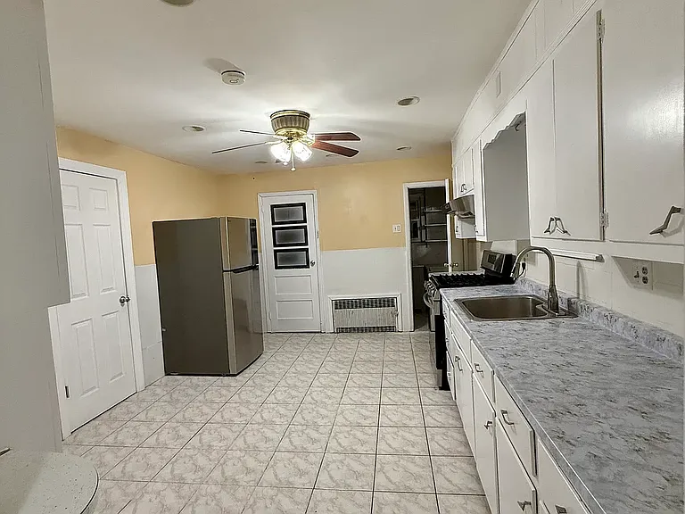 208 Sanford Ave — Photo 5