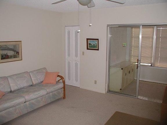 4th image of 208 Oxford Pl