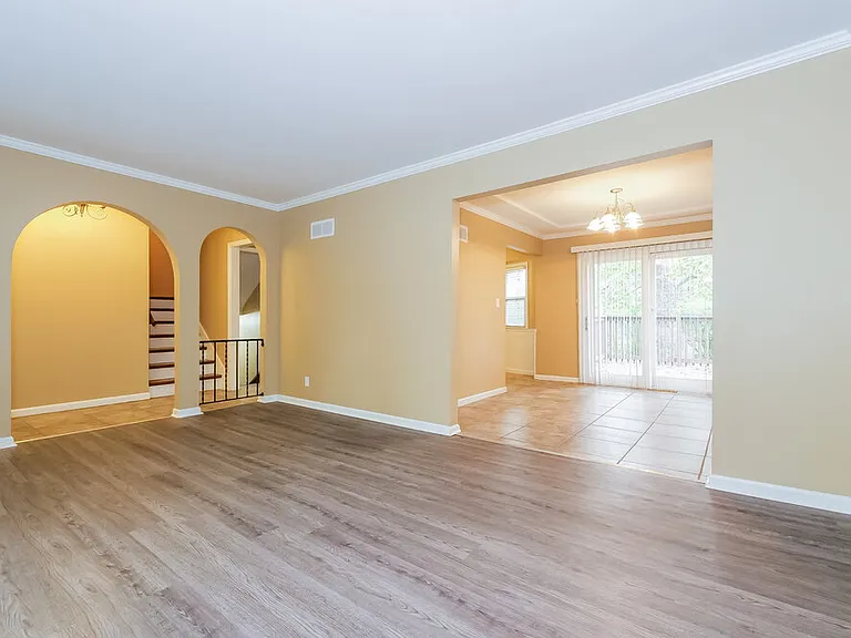 9915 Westgate Ln — Photo 6