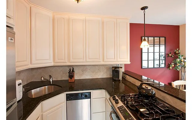 Rented by Keller Williams NYC | media 14