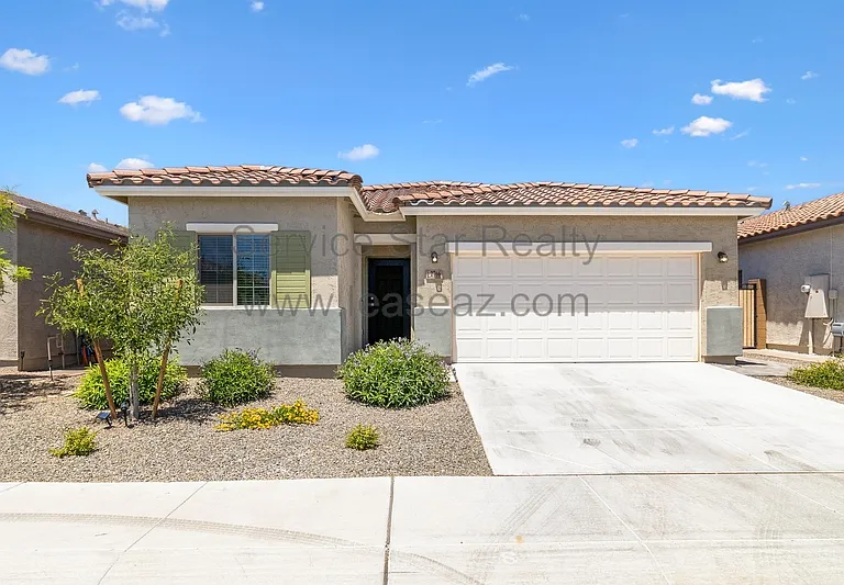 2766 E Rimrock Dr — Photo 1