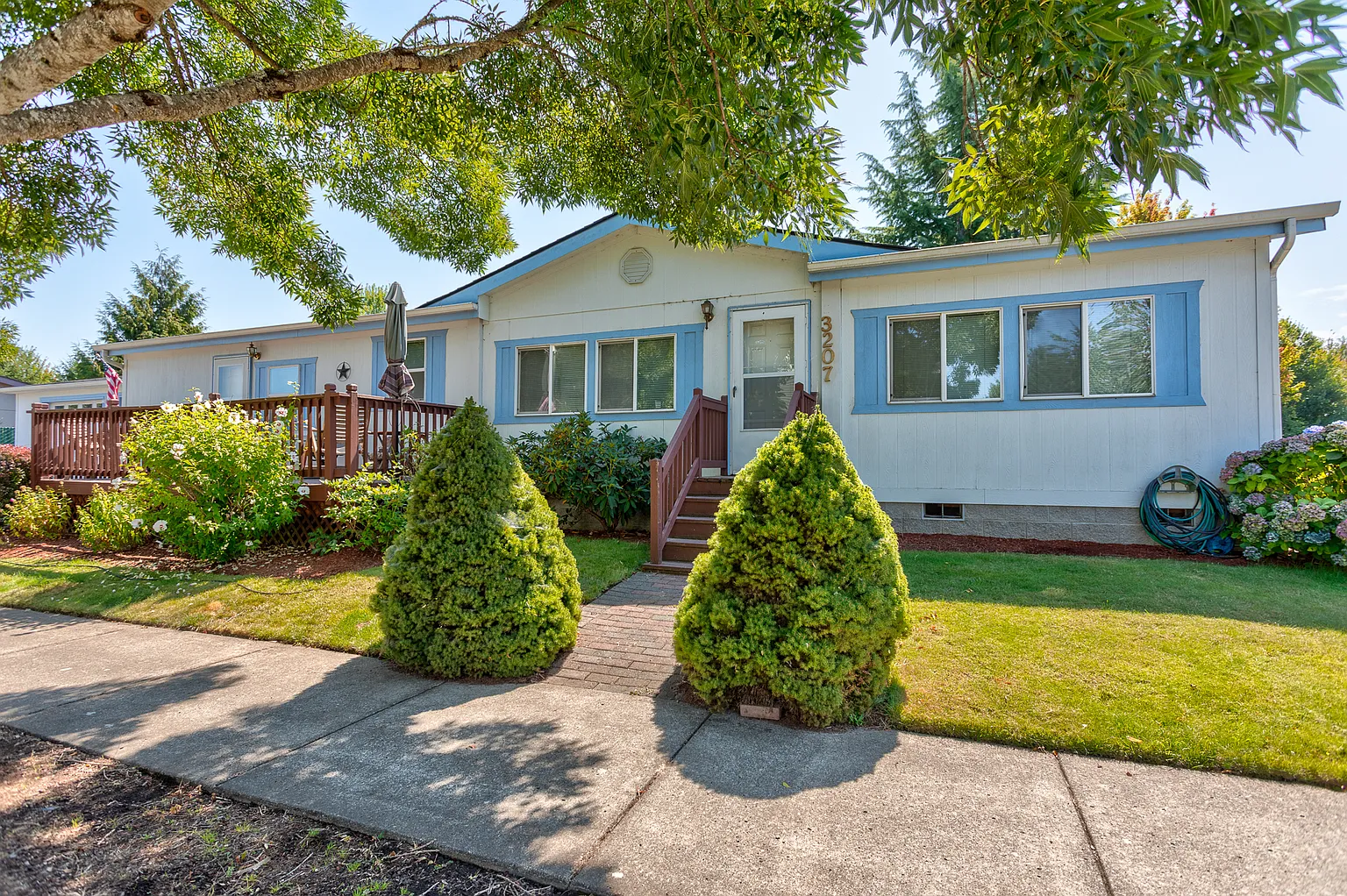3207 SE Midvale Dr photo 1