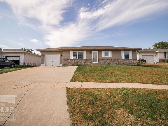 3rd image of 164 Glenbrook Dr