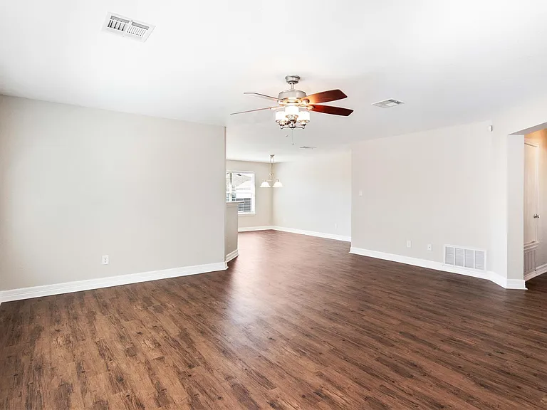 219 Almquist St — Photo 5