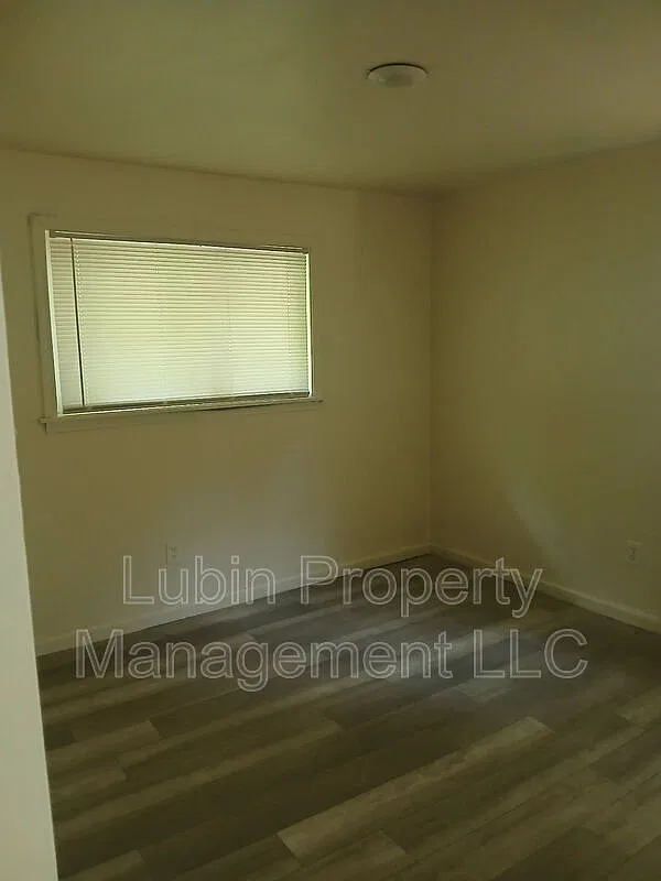 3 bed, 2.0 bath, 1064 sqft, $1,250 — Photo 4