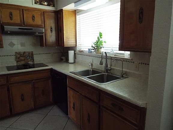 4th image of 403 Crestwood Dr