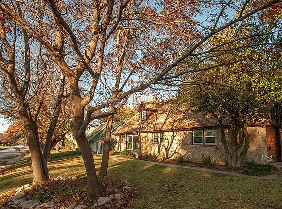 3rd image of 5521 Woodway Dr