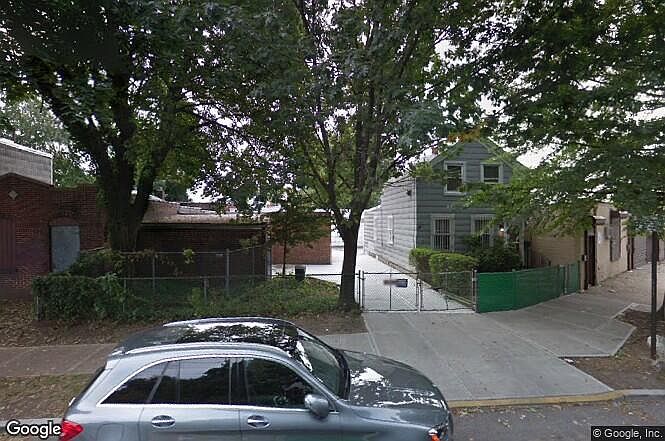 Front w drive to garages