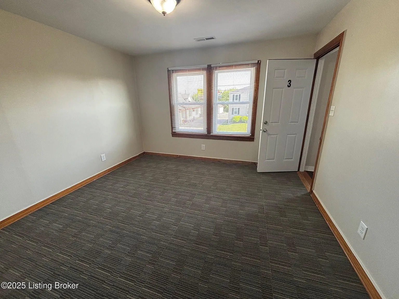 2 bed, 1.0 bath, 547 sqft, $880 — Photo 2