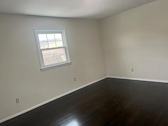 576 Britton Ave — Photo 14