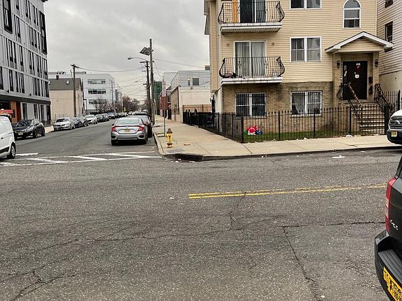 3rd image of 272-274 Orange St #3