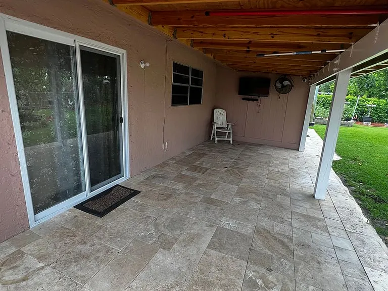173 SE Fallon Dr — Photo 35