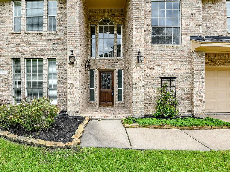 241 Blue Hill Dr — Photo 3