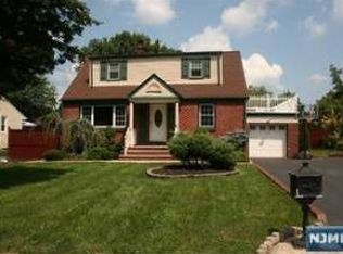 121 Prospect St, Paramus, NJ 07652