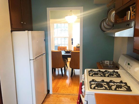 4th image of 1404 Martha Custis Dr