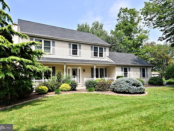 3rd image of 3 Brandon Cir