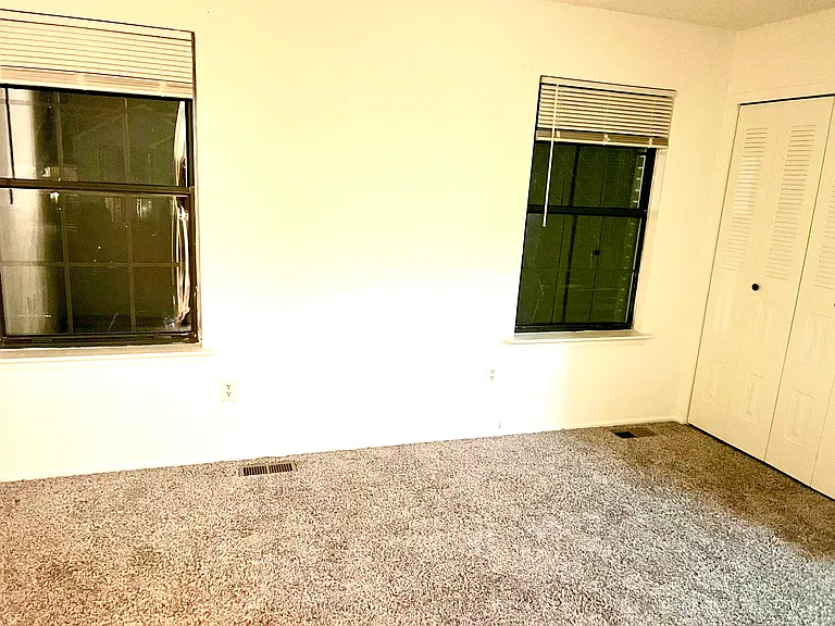 76 Sussex Pl — Photo 8