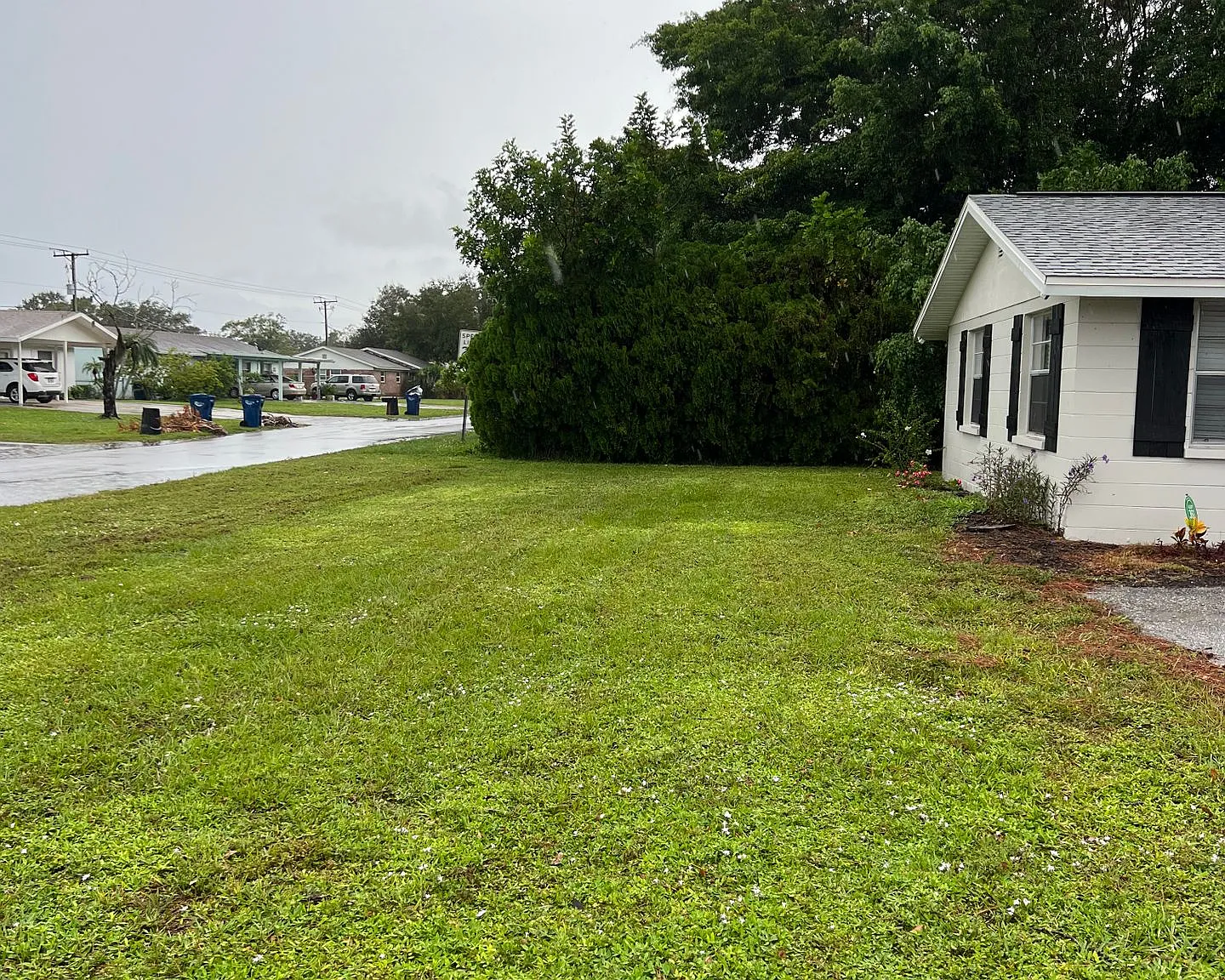 Charming 2 Bedroom Duplex in West Bradenton Available Furnished or Unfurnished — Photo 1