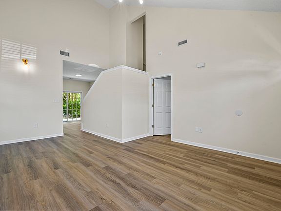 5th image of 100 Spring Creek Dr. #A