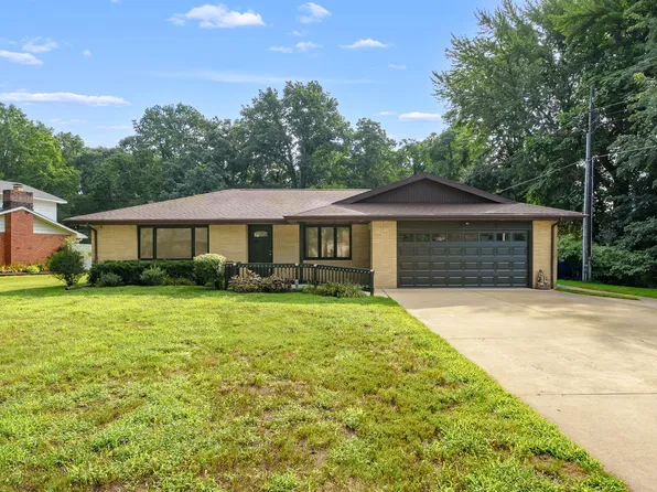 5095 W Donna Dr, Stevensville, MI 49127