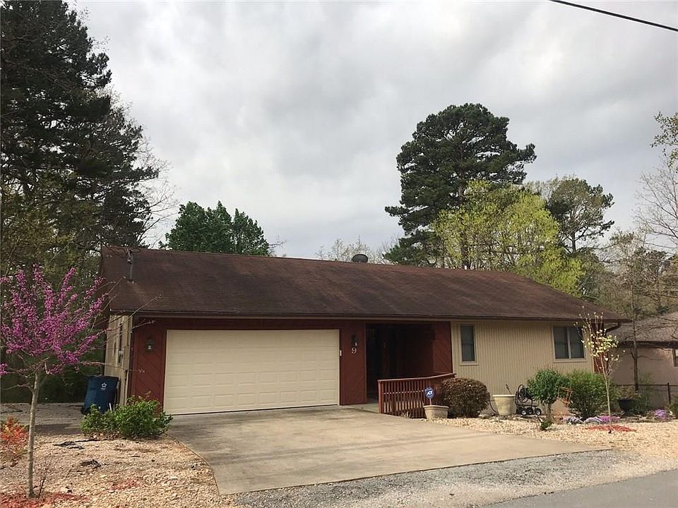 1st image of 9 Deddington Dr