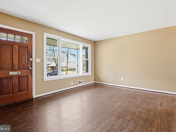 4th image of 5709 84th Ave