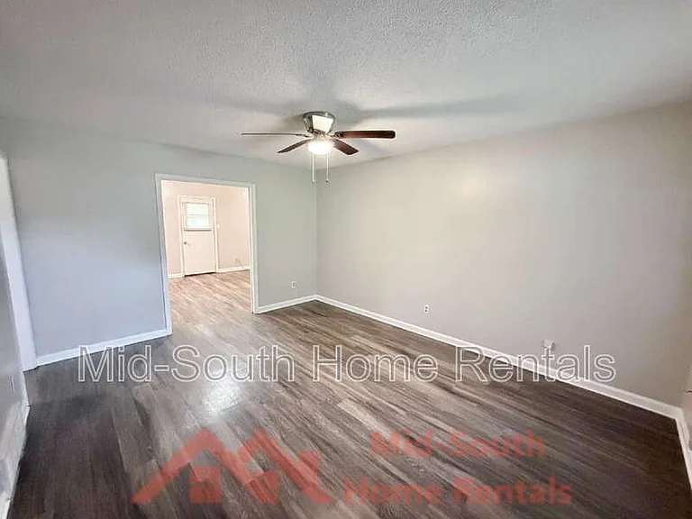 3829 Walsingham Dr — Photo 4