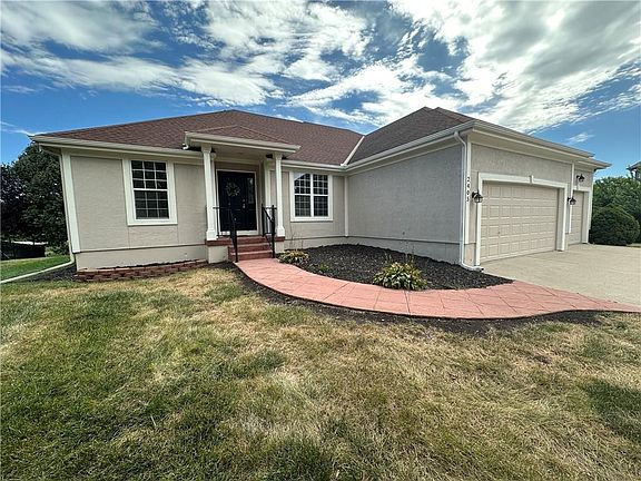 2nd image of 2405 SW Stone Bridge Cir