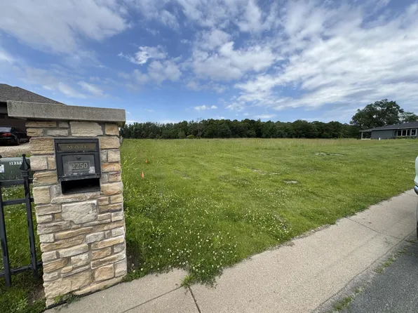 2250 Clubhouse Dr, Lake City, MN 55041