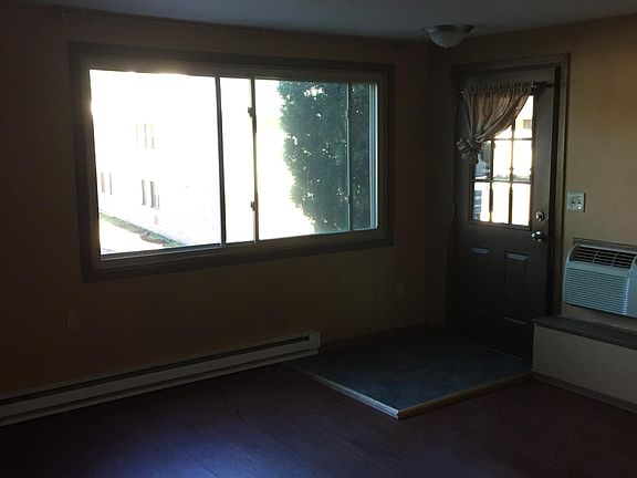 5th image of 916 Raymond Dr