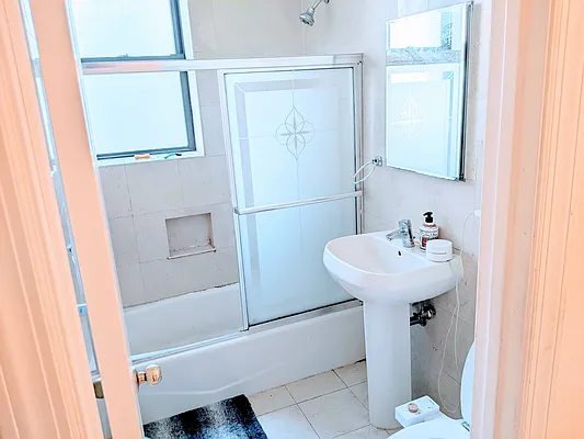 Rented by STREELTY | media 12