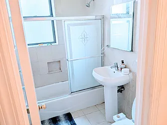 Rented by STREELTY