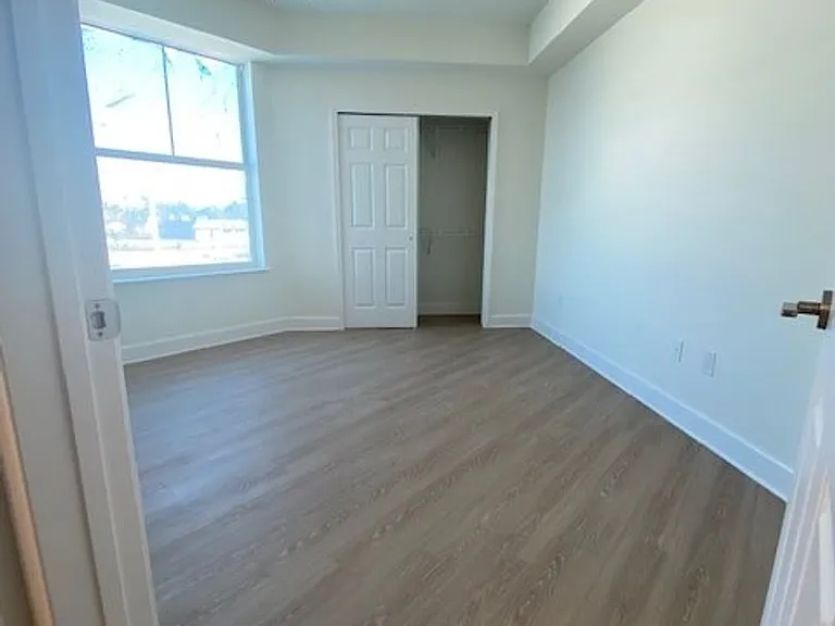 San Carlos Apartments — Photo 44