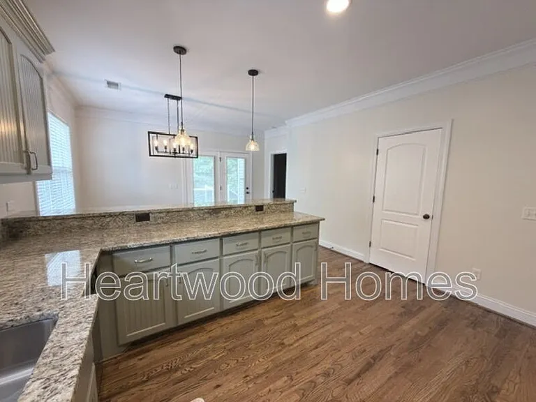 432 Jackson Ave — Photo 9
