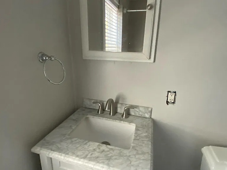 1816 Woodlawn Ave — Photo 12