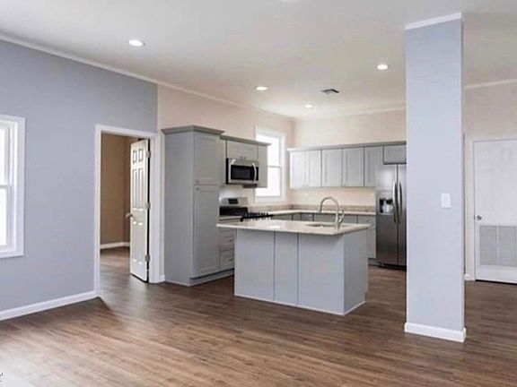 27 Carlton Kitchen1