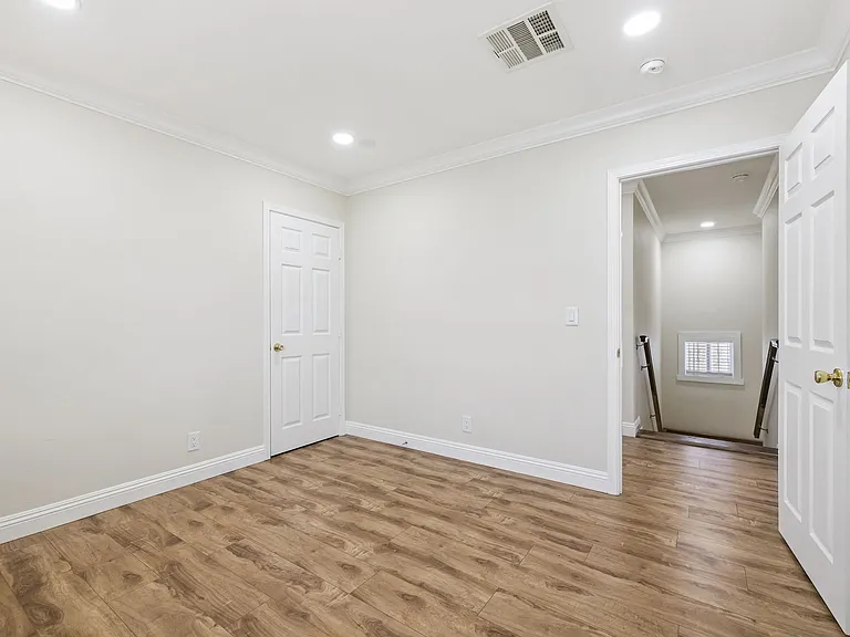 2106 Crenshaw Blvd — Photo 13