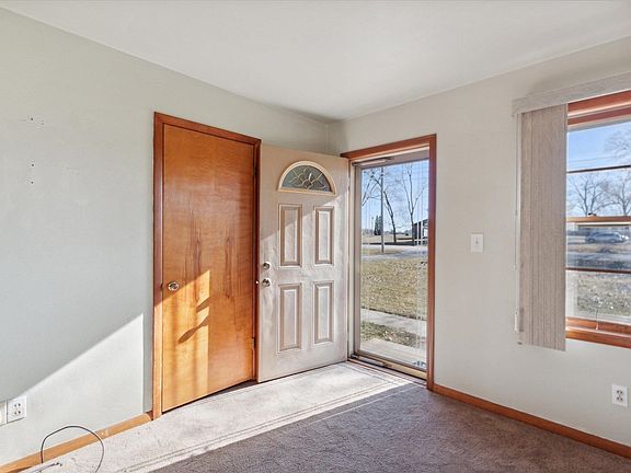 4th image of 1102 N Blackhawk Blvd