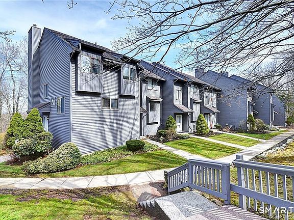2nd image of 334 Conestoga Way #334