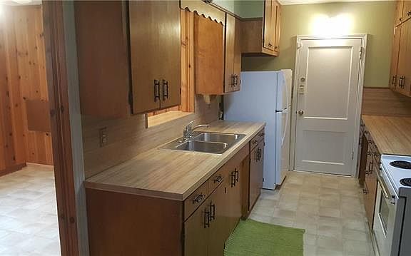 2nd image of 719 W 84th Ter