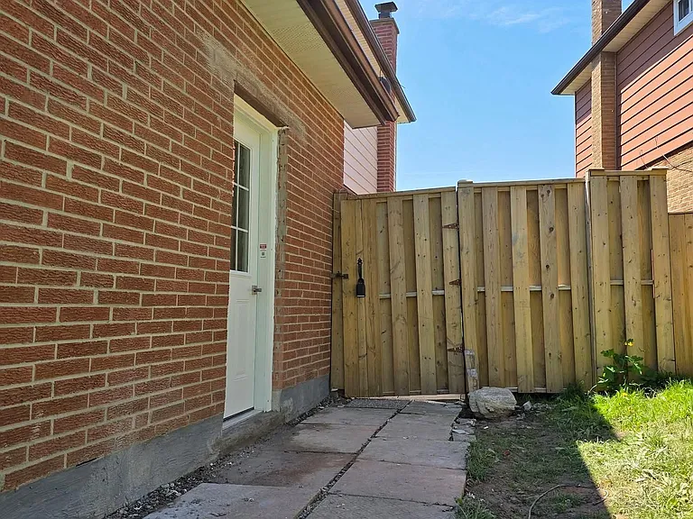157 Angus Dr #BASEMENT — Photo 9