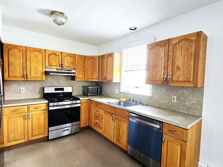 438 Columbia Ave #2 — Photo 6