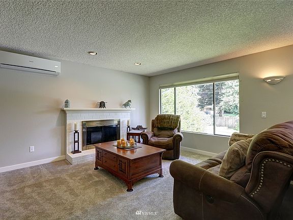 Nice Size Living Room>