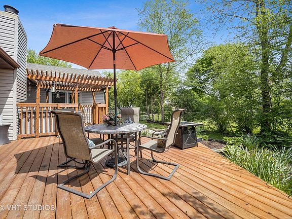 4th image of 1805 Shorewood Dr W