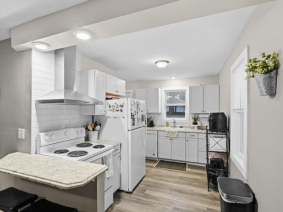 4th image of 2202 Ravenswood Dr
