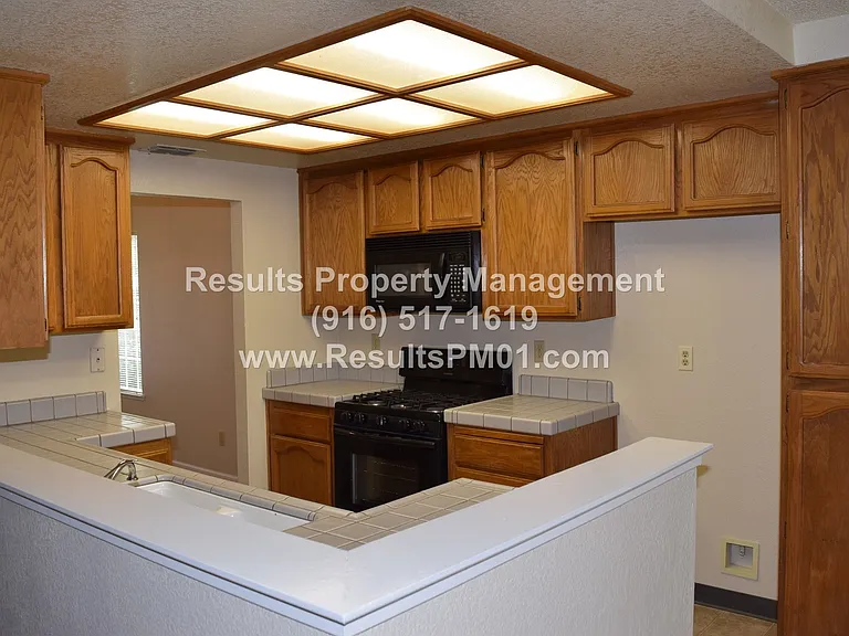 6412 Old Orchard Way — Photo 4