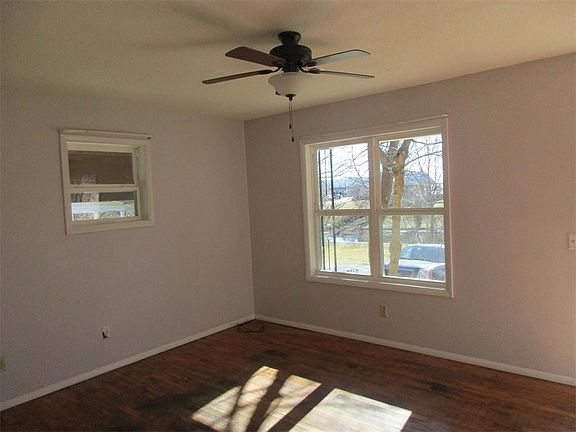 3rd image of 302 Park Ave