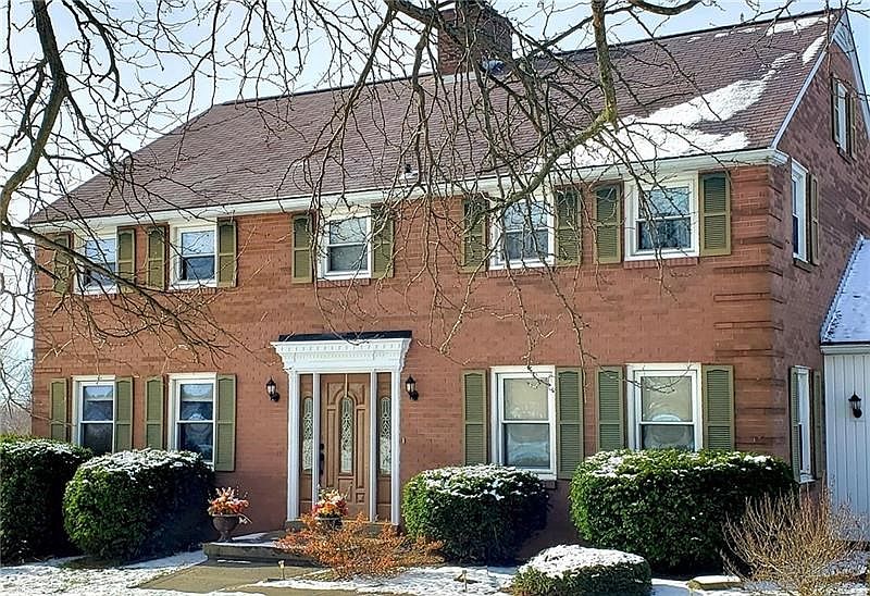 Welcome to 484 Hartzell School Road. 4 bedrm, 3+ baths on 1.63 acres!