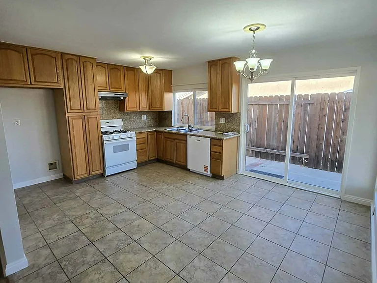 1495 Vallejo Dr — Photo 3