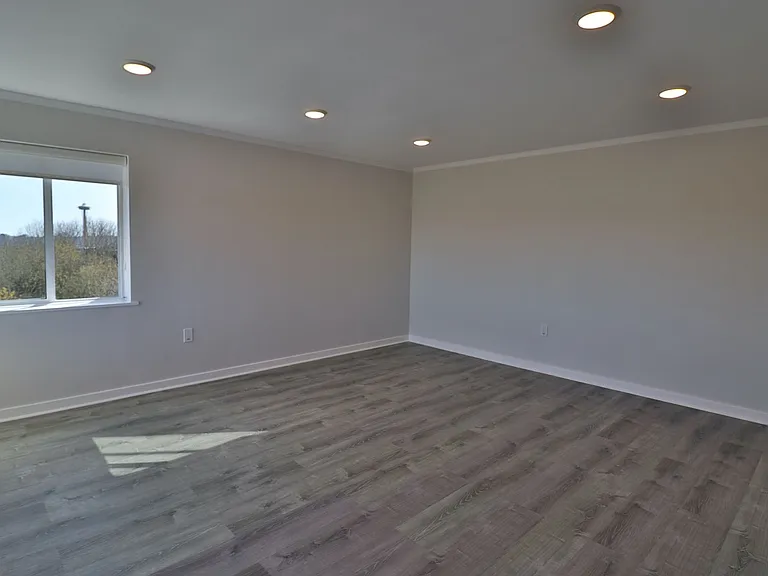 1800 Taylor Ave N #110 — Photo 2